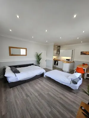 Lakeview Court Southport