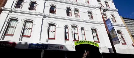 Backpackers Imperial Hotel Отели рядом с достопримечательностью «Tasmanian Museum and Art Gallery»