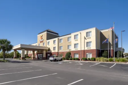 Comfort Suites Foley - North Gulf Shores Отели рядом с достопримечательностью «OWA Parks & Resort»