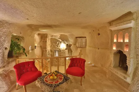 Abu Hayat Cave Suites