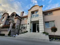 加尼D10酒店 鄰近澤蒙的酒店