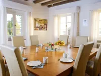 Rhein River Guesthouse - Direkt am Rhein Hotels near Seeberg