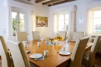 Rhein River Guesthouse - Direkt am Rhein Hotel a Monheim am Rhein