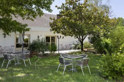 Greet Hotel Villeneuve La Garenne Hotels near Médiathèque Elsa Triolet