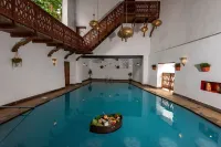 Spice Tree by Turaco - Pools