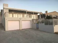 Ons C-Huis - Gansbaai Seafront Accommodation, Back-up Power Hotel di Gansbaai