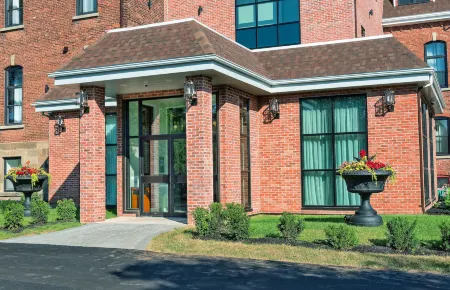 Sydney Boutique Inn & Suites Отели рядом с достопримечательностью «Charlottetown City Hall»