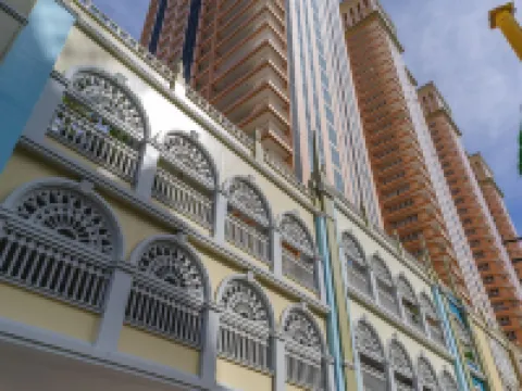 Luxe in Venice Hotels near Philippine Veterans Museum