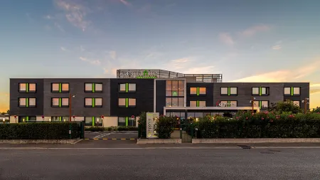 Campanile Carcassonne Est - la CITÉ