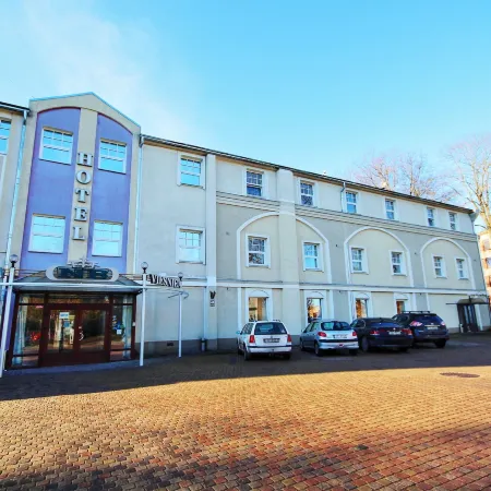 NB Hotel with Free Parking