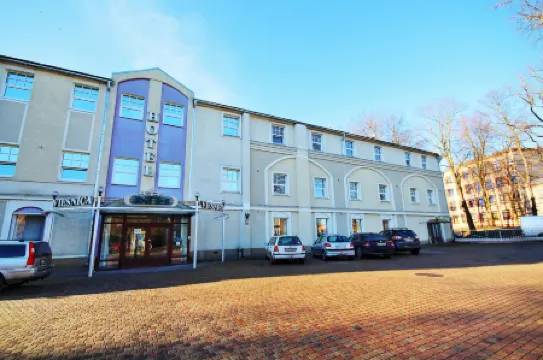 NB Hotel with Free Parking