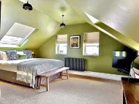 Rooms above Sugar Boat