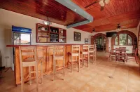Beachside Stay at Villa ViYarte - bar