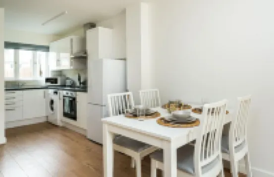 Sleek and Stylish 2Bd Home with a Garden Anerley