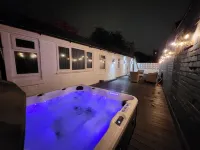 Centre Apartment - Sleeps 2 & Roof Top Hot Tub - Hot Tub