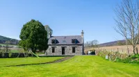 Kirkton Family Farmhouse with Hot Tub, Alford, Aberdeenshire Hotels near Craigievar Castle