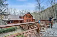 High-end Luxury Cabin Sauna Hot Tub Gameroom