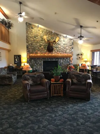 Moose Lake Lodge & Suites Отели в г. Стерджен-Лейк