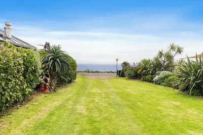 Waiheke Island - Onetangi Beachfront Apartments Hotels in der Nähe von EcoZip Adventures