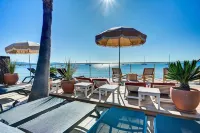 Bor Hôtel & Restaurant - Plage privée فنادق في Giens