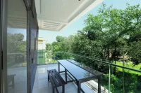 Sandhya Manohar Beach Resort, Hotels in Akshi
