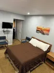 Fins and Feathers Lodge - Motels