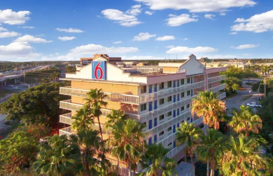 佛州卡特勒裏奇6號汽車旅館