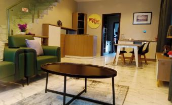 Ringruby Hotel, Eso Close