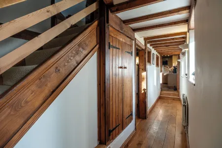 The Threshing Barn-Stunning 5 BD Retreat