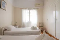 Cozy Apartment Next to Alimos Beach