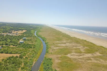 Haven House on Copalis Beach Near Ocean Shores Отели в г. Копалис Бич