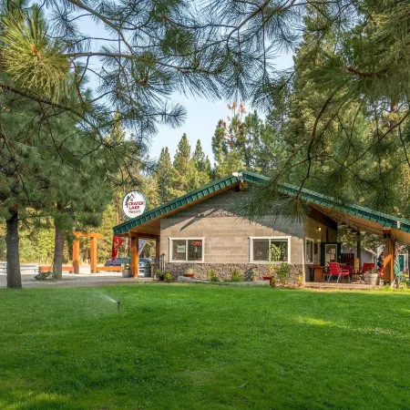 Crater Lake Resort