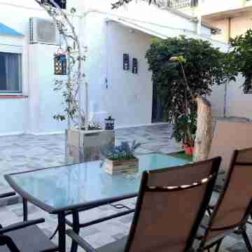 Relax in Elliniko Hidden Gem-vintage Bungalow With Garden and Hot Tub in an Iglo Hotel Exterior