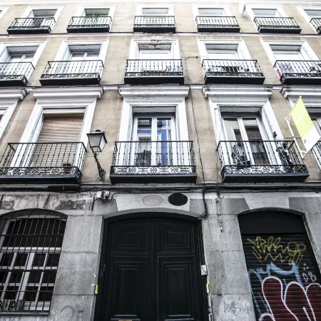 Hola Rooms
