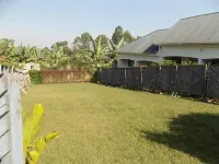 Deluxe Hotel - Ishaka Hotels in Igara