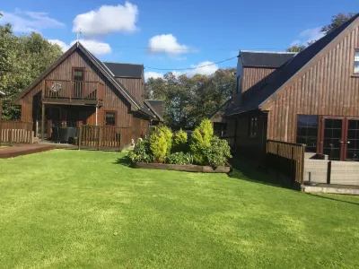 La Fortuna Lodges Hotels near Bank Hill, Dollar, Clackmannanshire