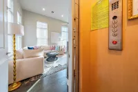 Modern Home, Private Balcony, Near Rainey & Lady Bird Lake Haus of Z