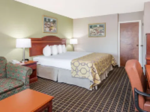 Baymont by Wyndham Clarksville Northeast Hotels in Clarksville