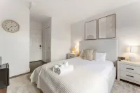 Charming Studio with Rooftop Access and Cozy Amenities - Tranquil Escape