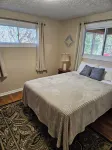 Glen Burnie Hideaway - Pet friendly with easy access to multiple attractions.