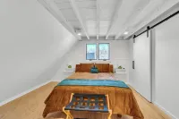 Modern 4 Bedroom A-Frame on 21 Private Acres Hotels in Ooltewah