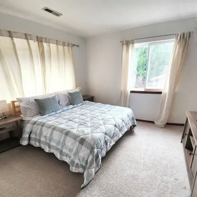 Relaxing Oceanview Retreat - 3BR 2.5BA Hot Tub & Plenty Parking - Near SeaTac Hotel in zona Federal Way Memorial Field