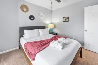 Private Pickleball/Basketball Court - Movie Room - Hot Tub