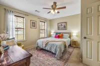 Charming house minutes from everything in Monroe/West Monroe! 5-Star hosts! Hotels in der Nähe von Excalibur Family Fun Center