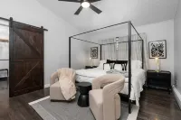 Private Lodge, Near Boyne, Indoor Heated Pool, 10 Acres, Game Rooms, Pets