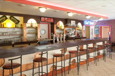 Le Toul' Broch Отели в г. Бадан