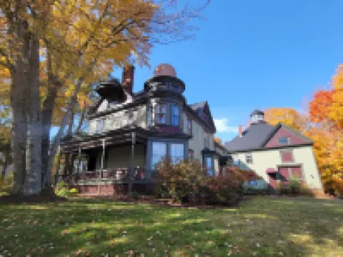 The Elizabeth Inn and Restaurant Hotels in Bethel