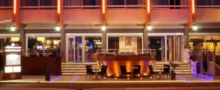 Logis Hôtel & Restaurant Mediterranee Отели в г. Сижан