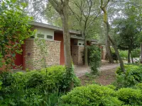 Auberge de Jeunesse HI Nîmes Hotels in Gajan