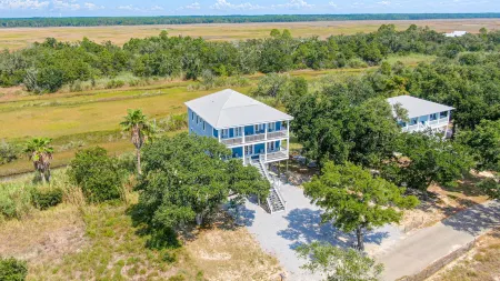 Pelican View Beach House - Private Beach!!